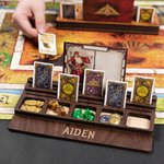 Gepersonaliseerde Tabletop Houten bordspel kaart Resource Tokens Organizer Tray met gegraveerde naam Game Night Verjaardagsfeestje Gift voor Game Love