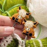 Personalizzato Highland Cow Silicone Knitting Needle Stoppers Point Protectors con iniziali Set di 2 regali di compleanno per gli amanti della maglia 