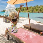 Serviette de Plage Personnalisée avec Texte et Année Thème Margs and Matrimony Linge Doux à Séchage Rapide Cadeau Fête Soirée Bachelorette pour Fille