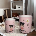 Gepersonaliseerde Dubbelzijdige Wasmand met Cartoonfiguur en Geboortebloem Waterdicht met Handvat Cadeaus voor Kinderen