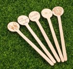 Lot de 50 Bâtonnets Mélangeurs Personnalisés avec Initiale Nom Date Gravés à Design Fixe Accessoires de Cocktail en Bois Cadeaux de Mariage Soirée