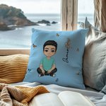 Housse de Coussin Personnalisée avec Nom Personnage de Dessin Animé et Fleur de Naissance Décoration de Canapé Cadeau Anniversaire Noël pour Famille
