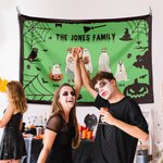 Personalizado Multicolor Halloween Tema de dibujos animados Fantasma Familia Tapiz con 2-10 nombres Telón de fondo Pared Decoración Fiesta de Navidad 