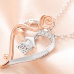 Collana da donna personalizzata con cappuccio a forma di cuore rosa con incisione dell'iniziale Regalo di laurea per i laureati della classe 2025