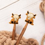 Personalizzato Highland Cow Silicone Knitting Needle Stoppers Point Protectors con iniziali Set di 2 regali di compleanno per gli amanti della maglia 