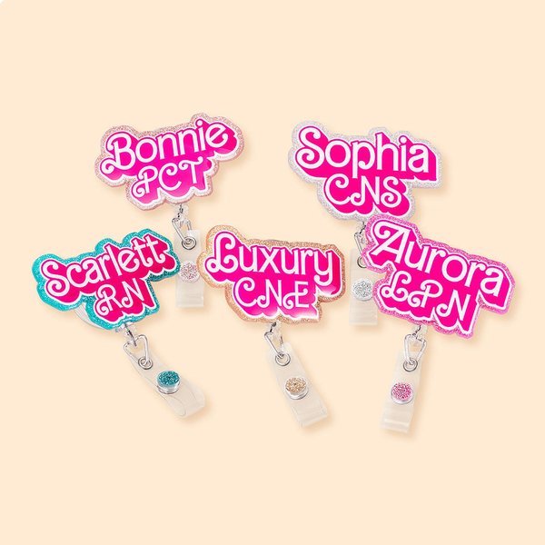 Personalizzato stile bambola Glitter acrilico badge Reel retrattile ID Tag con nome Natale Compleanno Apprezzamento regalo per infermiere medico inseg