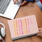 Journal de bord A5 ligné rose avec nom 120 pages Cadeau d'anniversaire Affirmation Motivation pour les femmes et les filles