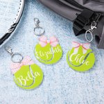 Personalisierte rosa Coquette Bogen Tennis Tasche Tag Schlüsselanhänger mit Namen Sport Team Geburtstag Geschenk für Tennisliebhaber
