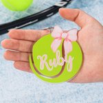 Personalisierte rosa Coquette Bogen Tennis Tasche Tag Schlüsselanhänger mit Namen Sport Team Geburtstag Geschenk für Tennisliebhaber