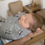 Personalisert 1-3 hundeportrett og tass Mykt baby mottakende svøpteppe med navn Baby shower bursdagsgave til nyfødt