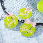 Personalisierte rosa Coquette Bogen Tennis Tasche Tag Schlüsselanhänger mit Namen Sport Team Geburtstag Geschenk für Tennisliebhaber