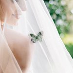 Spilla personalizzata in seta a forma di farfalla con testo fotografico e cristallo Regalo di nozze commemorativo per la sposa