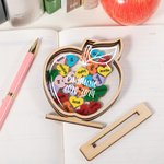 Ornement de bureau personnalisé en bois en forme de pomme avec 1-24 cœurs et texte Décoration de bureau Cadeau d'anniversaire pour professeur