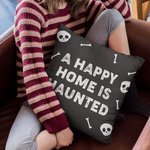 Personalizado A Happy Home Is Haunted Calavera Tema Hueso Funda de Almohada con Texto Decoración del Hogar Halloween Regalo para la Familia