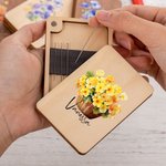 Personalisierte Geburt Blume Blumenstrauß Korb hölzerne magnetische Nadel-Box mit Namen Geburtstag Jahrestag Geschenk für Nähen Liebhaber 6