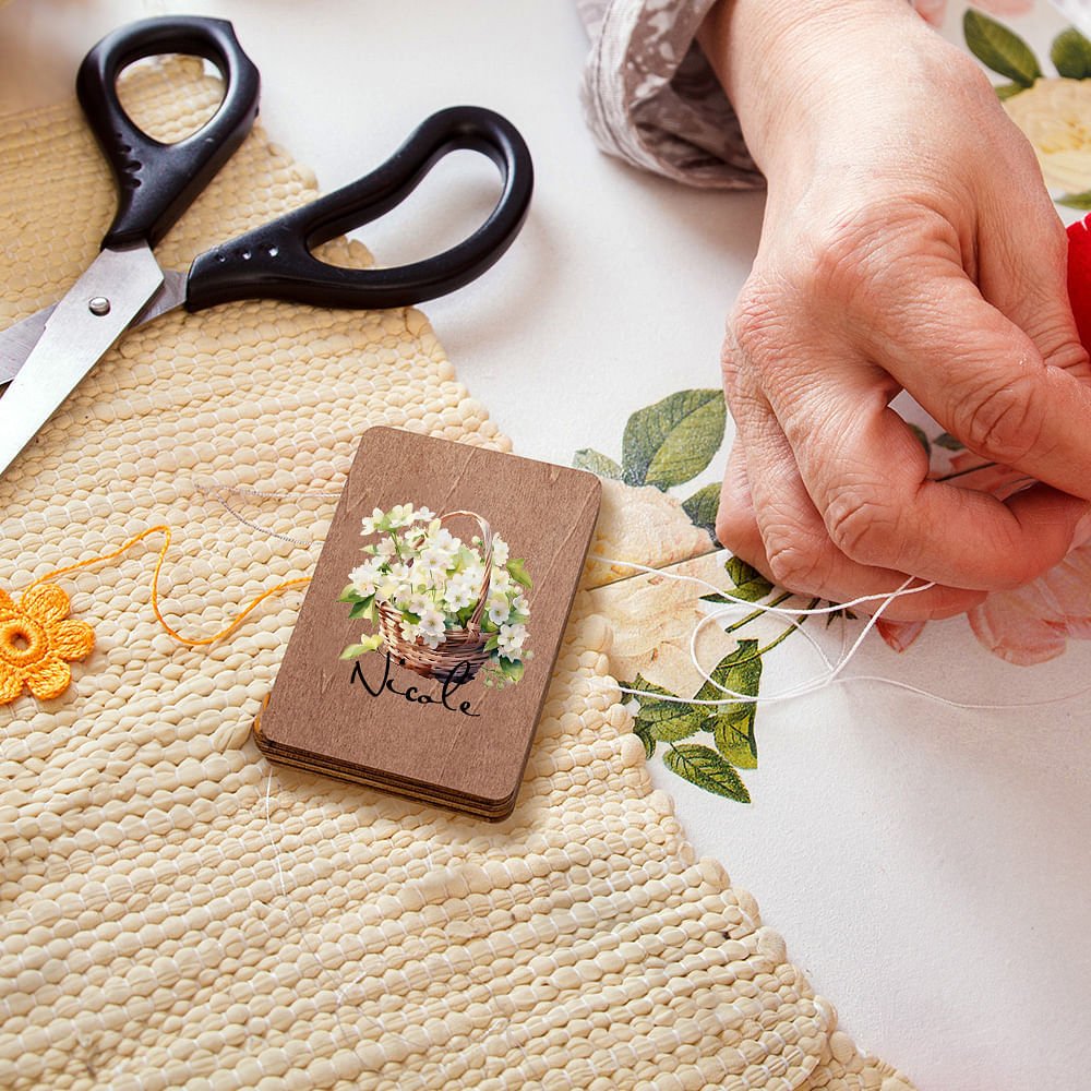 Personalisierte Geburt Blume Blumenstrauß Korb hölzerne magnetische Nadel-Box mit Namen Geburtstag Jahrestag Geschenk für Nähen Liebhaber 4