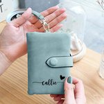 Henkilökohtainen nimi Heart Design Tri-Fold PU Nahka Rannekoru lompakko kortinhaltija syntymäpäivälahja naisille