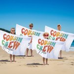 Gepersonaliseerde kleurrijke neef Crew sneldrogende oversized strandhanddoek met naam Summer Travel Essential geschenk voor familie kinderen