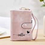 Henkilökohtainen nimi Heart Design Tri-Fold PU Nahka Rannekoru lompakko kortinhaltija syntymäpäivälahja naisille