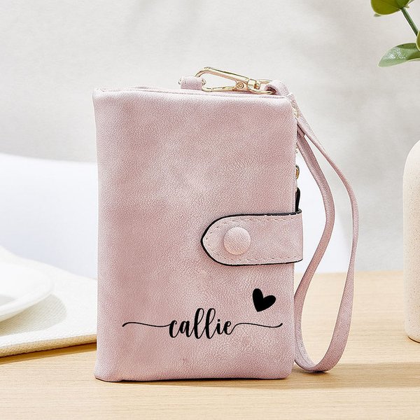 Henkilökohtainen nimi Heart Design Tri-Fold PU Nahka Rannekoru lompakko kortinhaltija syntymäpäivälahja naisille
