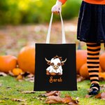 Personifierad söt häxa spöke Highland Cow Trick or Treat Canvas Tote Bag med namn Halloween present till barn Highland Cow älskare 2