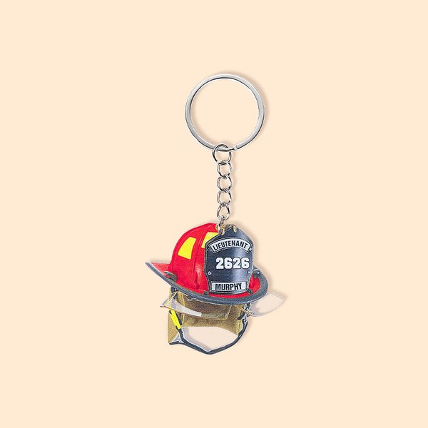Gepersonaliseerde Acryl Brandweerhelm Sleutelhanger met Rangnummer en Naam Grappig Auto Ornament Verjaardag Bedankje Cadeau voor Brandweerman