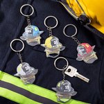 Gepersonaliseerde Acryl Brandweerhelm Sleutelhanger met Rangnummer en Naam Grappig Auto Ornament Verjaardag Bedankje Cadeau voor Brandweerman