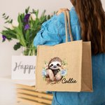 Personifierad söt tecknad blommig sloth återanvändbar jute toteväska med namn födelsedagspresent för kvinnor slothälskare