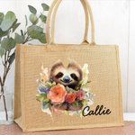 Personifierad söt tecknad blommig sloth återanvändbar jute toteväska med namn födelsedagspresent för kvinnor slothälskare