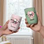 Personalisierte rosa Blumen Schädel Fledermäuse Multicolor 12oz Name Wein Becher mit Deckel und Strohhalm Halloween Geschenk für Frauen Schädel Liebha