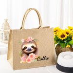 Personifierad söt tecknad blommig sloth återanvändbar jute toteväska med namn födelsedagspresent för kvinnor slothälskare