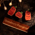 Personalised Halloween Wooden 1-20 Cute Face Pumpkin Names Decoration with Base Desk Home Decor Halloween Gift for Family Friend
