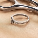 Gepersonaliseerde sierlijke schaar ring met gegraveerde naam kapper sieraden verjaardagscadeau voor kappers naaien liefhebbers