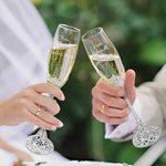 Personalisiertes 210 ml Laser-Gravur Sektglas Braut und Bräutigam Champagner Gläser 2er Set Champagnerflöten Hochzeit Oktoberfest Geschenk