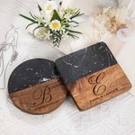 Personalisierter Untersetzer aus Akazienholz und Marmor mit Initiale Text Gravur Hauseinweihung Oktoberfest Geschenk für Freunde Paare Familie