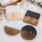 Personalisierter Untersetzer aus Akazienholz und Marmor mit Initiale Text Gravur Hauseinweihung Oktoberfest Geschenk für Freunde Paare Familie