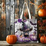 Spersonalizowana fioletowa torba z dyni Witch Highland Cow Canvas Trick or Treat Tote Bag z imieniem Prezent na Halloween dla chłopców Dziewczynki Miłośnicy Highland Cow