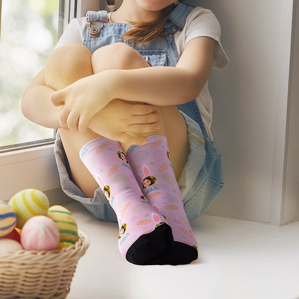 Calcetines personalizados con nombre y elemento de zanahoria y huevo de Pascua para niños