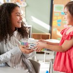 Personalisierte Regenbogen Buntstift Acryl Schreibtisch Namensschild mit Namen Weihnachten Lehrer Wertschätzung Büro Dekor Geschenk für Lehrer