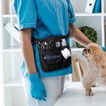 Personlig midjeveske med tassetrykk og flere rom med navn Julegave til veterinærpersonalet