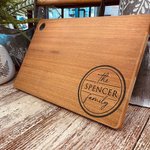 Tabla de cortar de madera de bambú personalizada y grabada con texto Regalo de inauguración de la casa para la familia