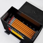 Dispenser per matite dal design personalizzato con nome inciso idea regalo per maestri e professori in occasione della festa dell’insegnante