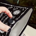 Personalizzato gotico Sun Moon Skeleton Ouija Board Button Book Sleeve Protector con nome Spooky Birthday Halloween Gift per gli amanti dei topi di biblioteca Ouija