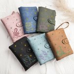 Portefeuille Tri-Plié Personnalisé avec Signe Astrologique et Nom Style Incarnation de Zodiaque et Étoiles Cadeau Anniversaire Noël pour Femme