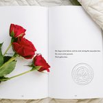 Personalisierter Blumen Buchpräger mit Namen Text  Prägstempel Buch Umschlag Geburtstag Jahrestag Geschenk für Blumen- und Buchliebhaber