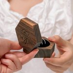 Gepersonaliseerde zeshoek berg bloem houten ring doos met drie sleuven bruiloft verloving voorstel Keepsake Gift voor paar