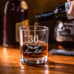 Personalizado Moderno Minimalista Jubilación Años 10oz Grabado Old Fashioned Whisky Rocks Glass con Nombre Regalo de jubilación para los hombres amant