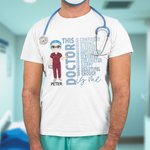 Spersonalizowana postać z kreskówki Pielęgniarka Lekarz Jest Pewny Siebie Silny T-shirt Bluza z kapturem z imieniem i nazwiskiem Prezent świąteczny dla personelu medycznego