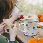 Taza esmaltada personalizada con calabaza, gato y nubes de palabras de 1 a 19 nombres con el tema de Halloween Regalo de Halloween para los amantes de
