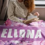Couverture Douce Personnalisé avec Nom Motif de Papillon Floral Violet Décoration de Maison Cadeau d'Anniversaire et de Noël pour Femmes